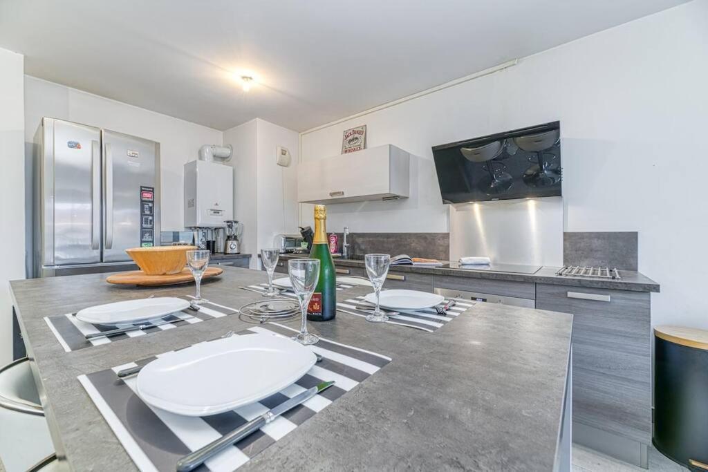Bel Appartement-Garage Prive-Balcon-Wifi Fibre Rhut エクステリア 写真
